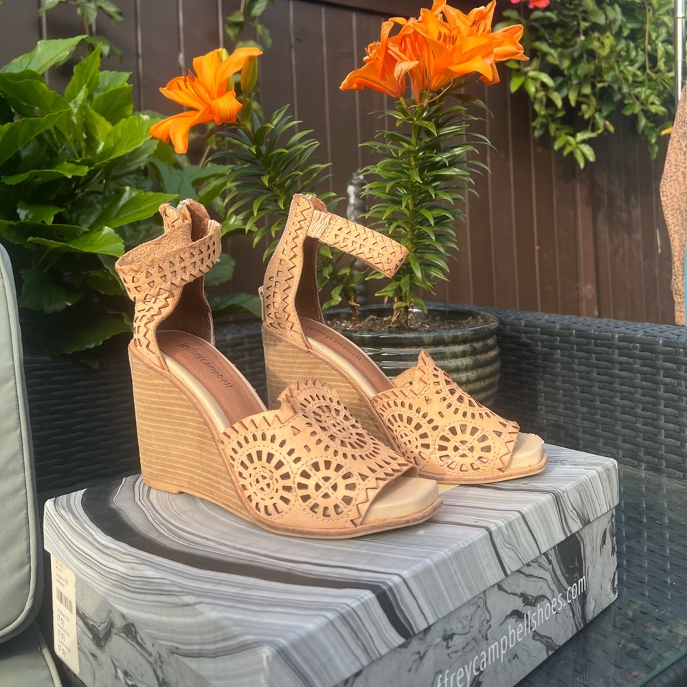 💛 JEFFERY CAMPBELL WEDGES 💛